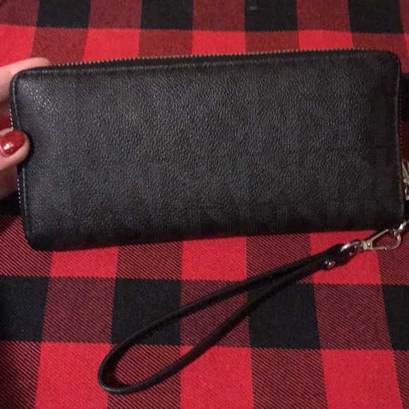 Brand New Michael Kors Wallet 🌹 - Picture 2 of 5
